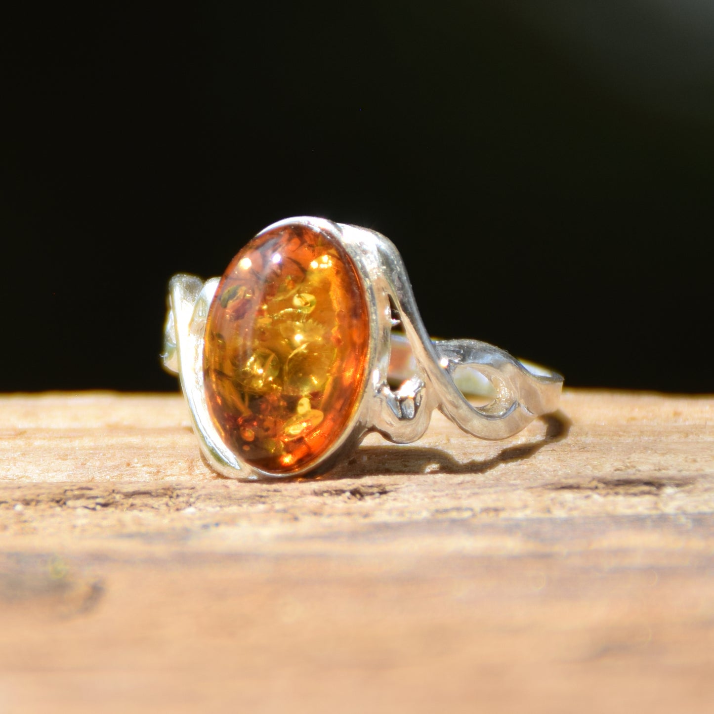Luminous cognac-colored natural Amber and 925 Silver band ring, MJ Baltica, BP119