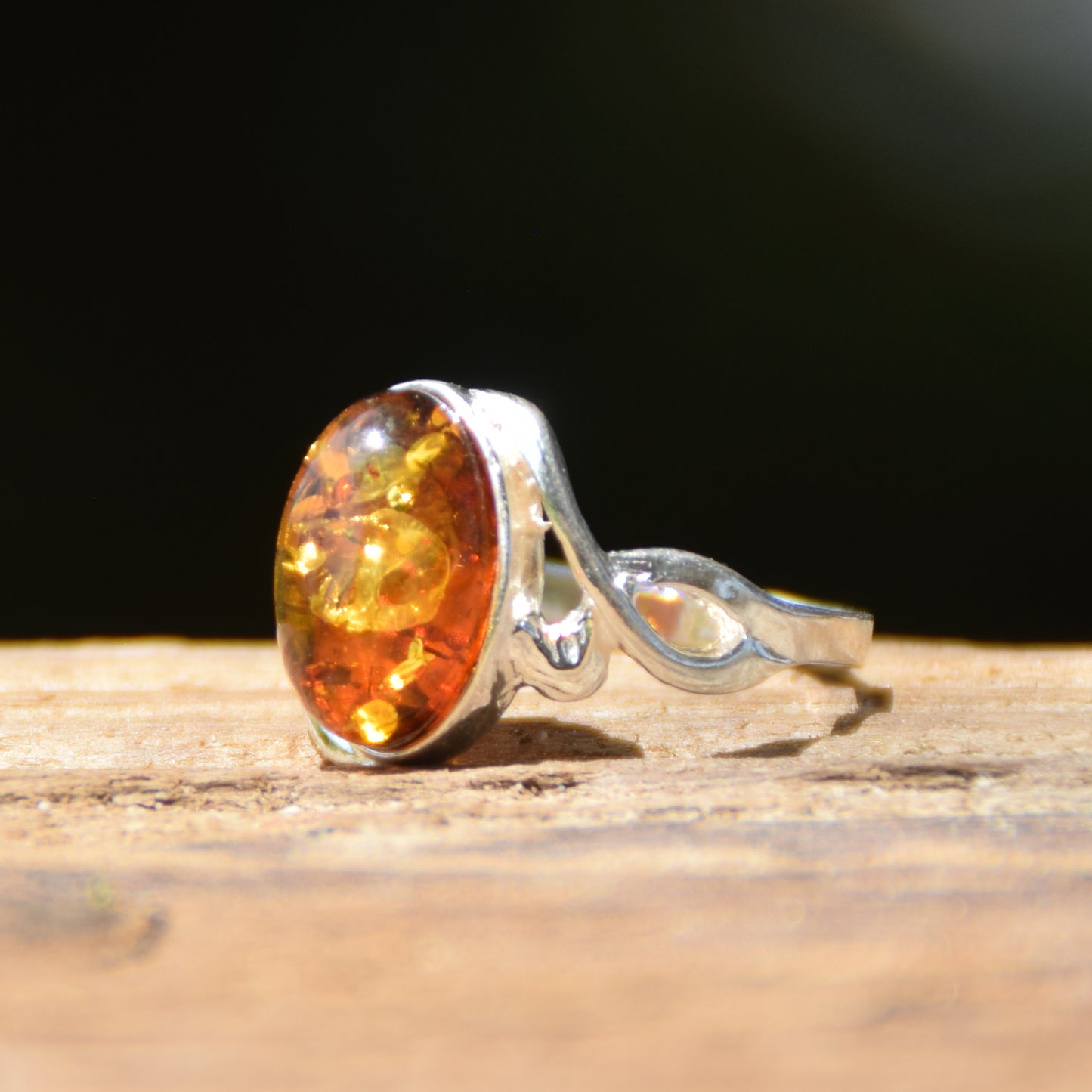 Luminous cognac-colored natural Amber and 925 Silver band ring, MJ Baltica, BP119