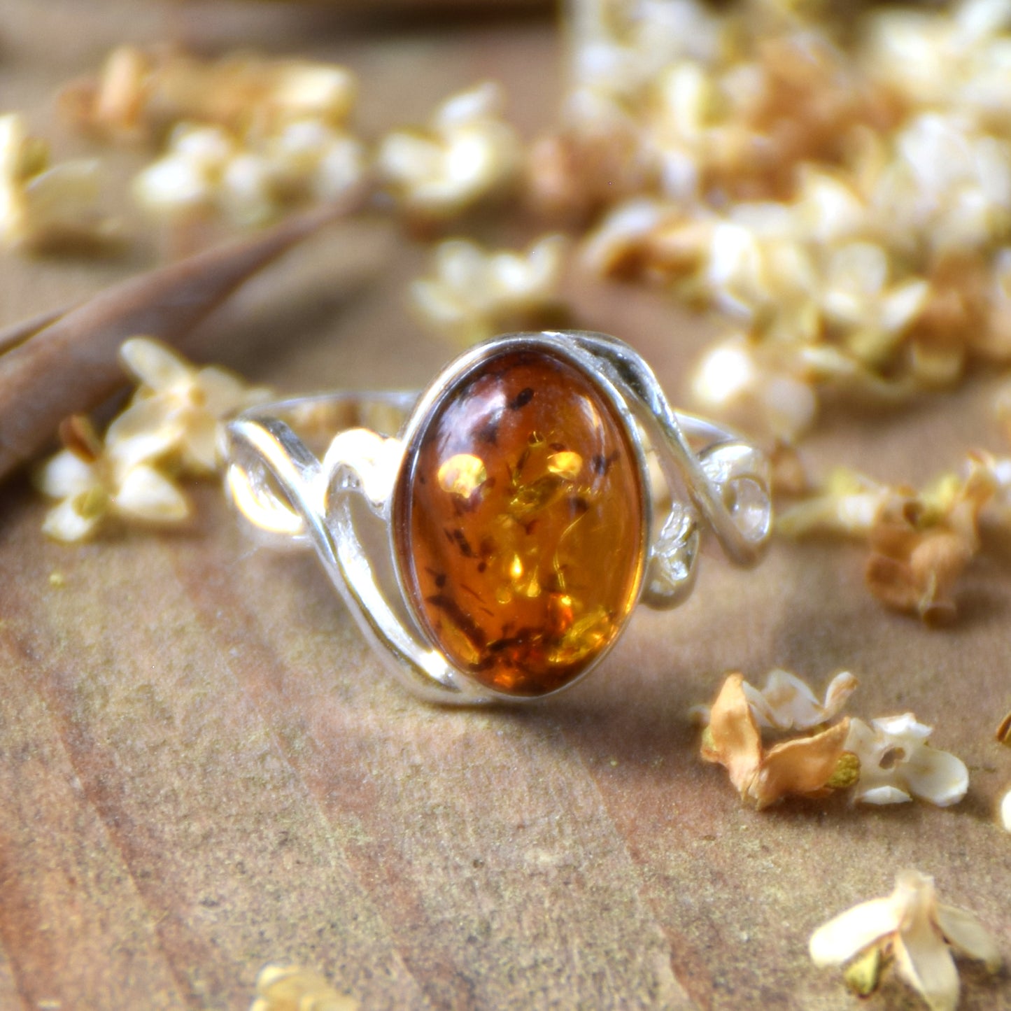 Luminous cognac-colored natural Amber and 925 Silver band ring, MJ Baltica, BP119