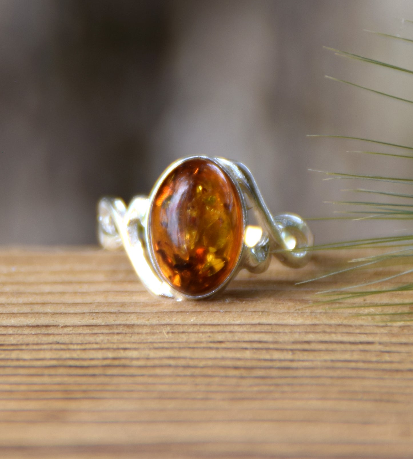 Luminous cognac-colored natural Amber and 925 Silver band ring, MJ Baltica, BP119