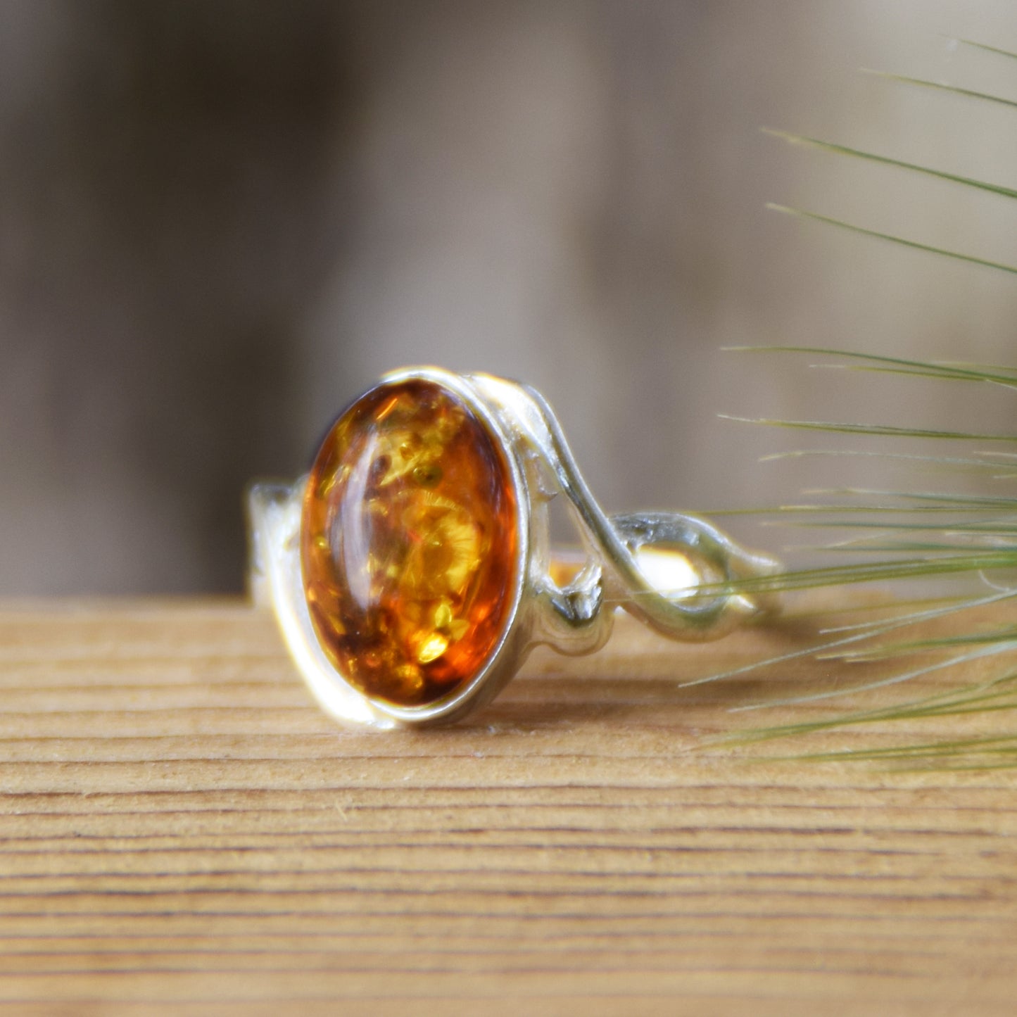 Luminous cognac-colored natural Amber and 925 Silver band ring, MJ Baltica, BP119