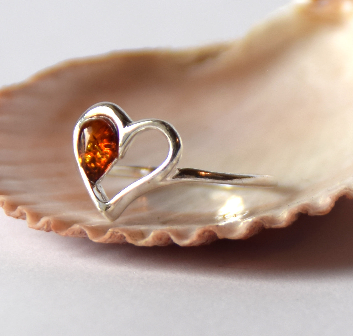 MJ Baltica, ring, natural Baltic Amber, 925 Silver, handcrafted, heart, luminous, delicate, BP101