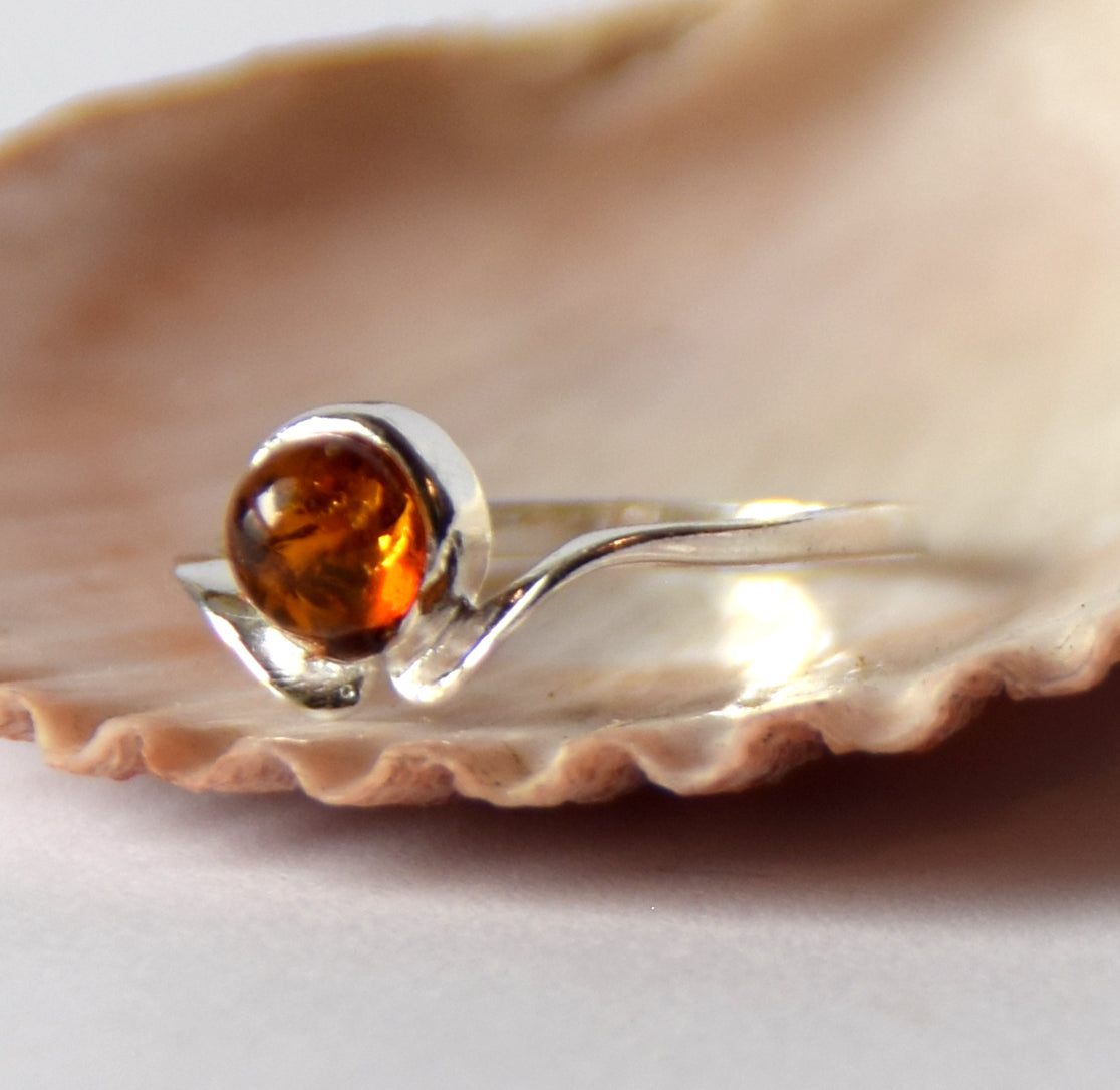 MJ Baltica, ring, natural Baltic Amber, 925 Silver, handcrafted, heart, luminous, delicate, BP101