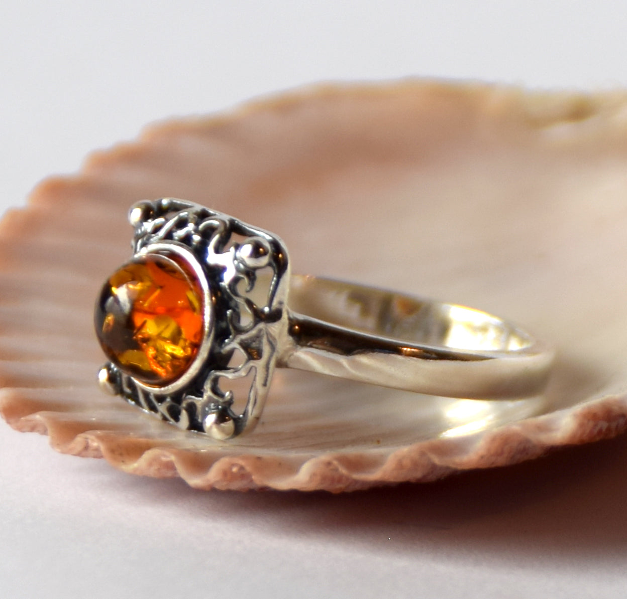 MJ Baltica, ring, natural Baltic Amber, 925 Silver, handcrafted, heart, luminous, delicate, BP101