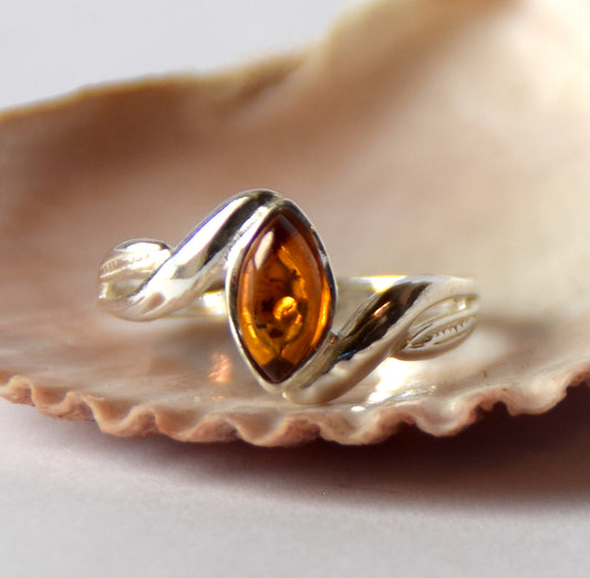 MJ Baltica, ring, natural Baltic Amber, 925 Silver, handcrafted, heart, luminous, delicate, BP101