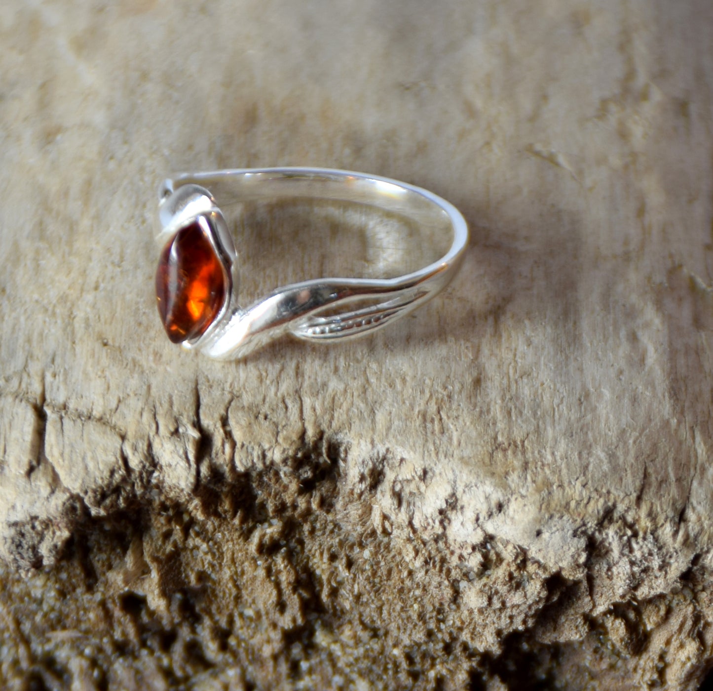 MJ Baltica, ring, natural Baltic Amber, 925 Silver, handcrafted, heart, luminous, delicate, BP101