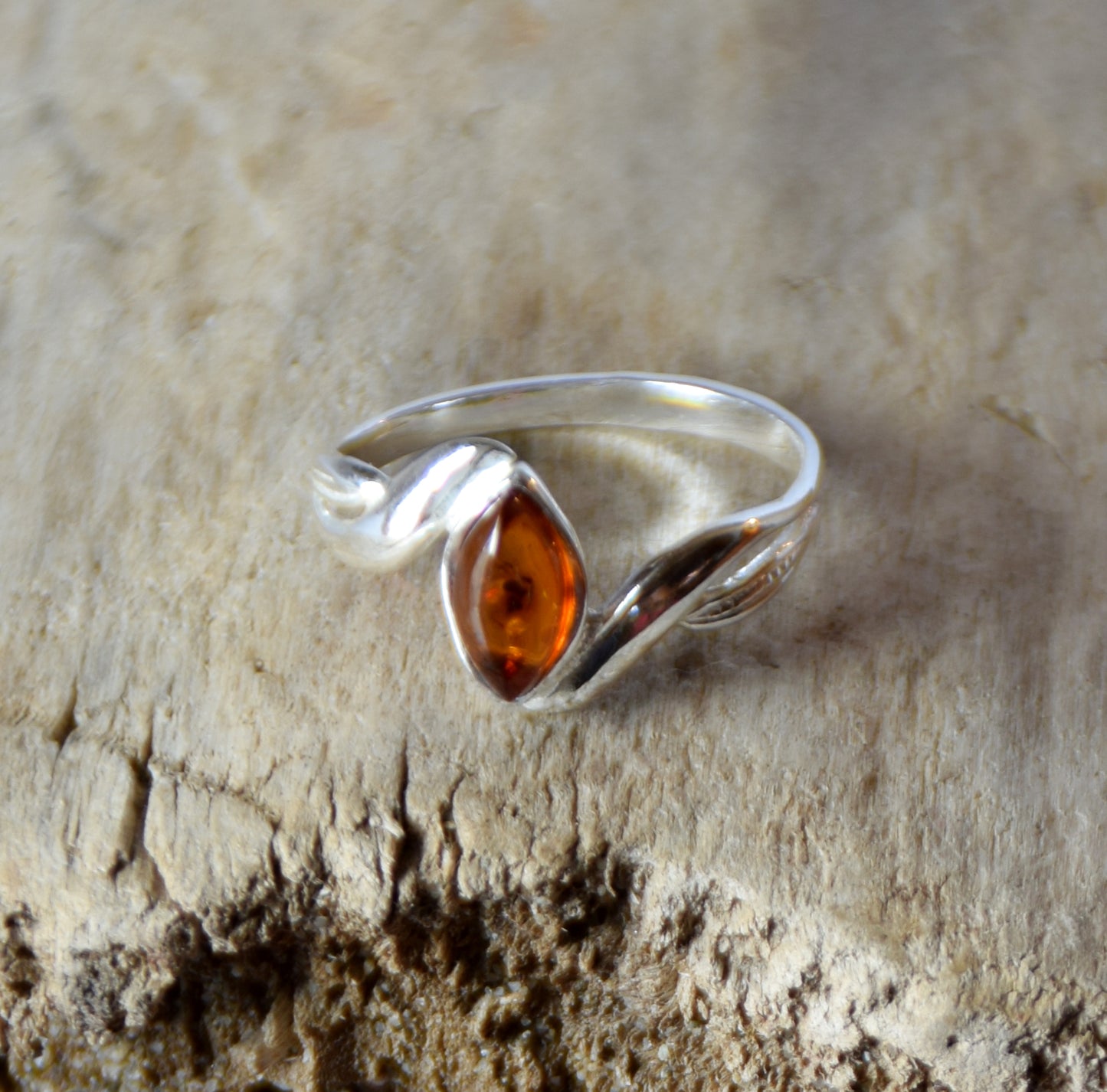 MJ Baltica, ring, natural Baltic Amber, 925 Silver, handcrafted, heart, luminous, delicate, BP101