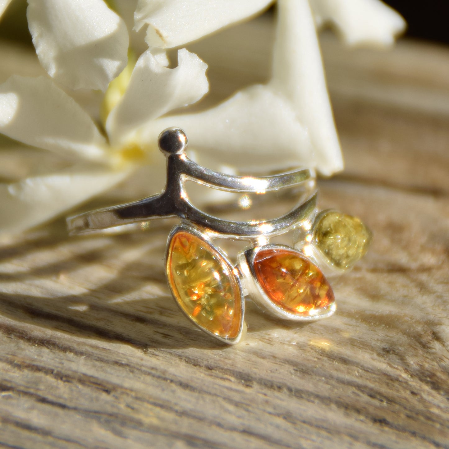 Floral band ring in various shades of natural Amber and 925 Silver, MJ Baltica, BP140