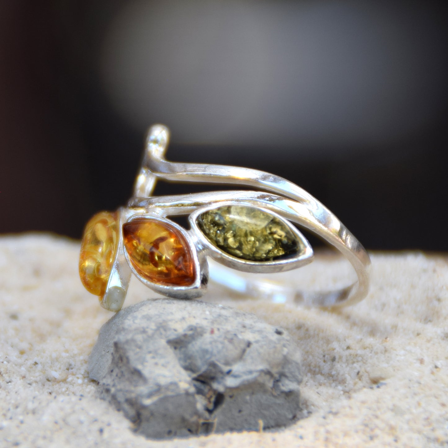 Floral band ring in various shades of natural Amber and 925 Silver, MJ Baltica, BP140