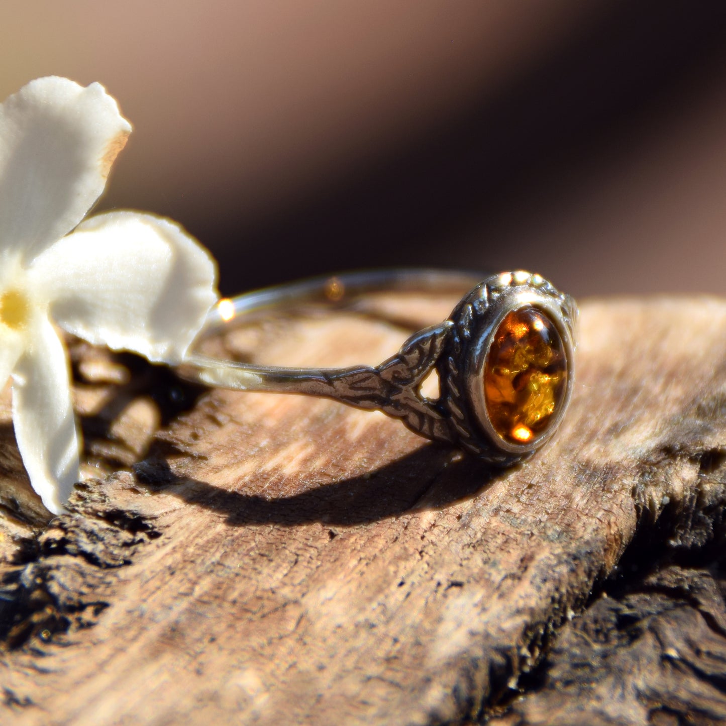 Delicate vintage style ring in cognac-colored natural Amber and 925 Silver, MJ Baltica, BP151