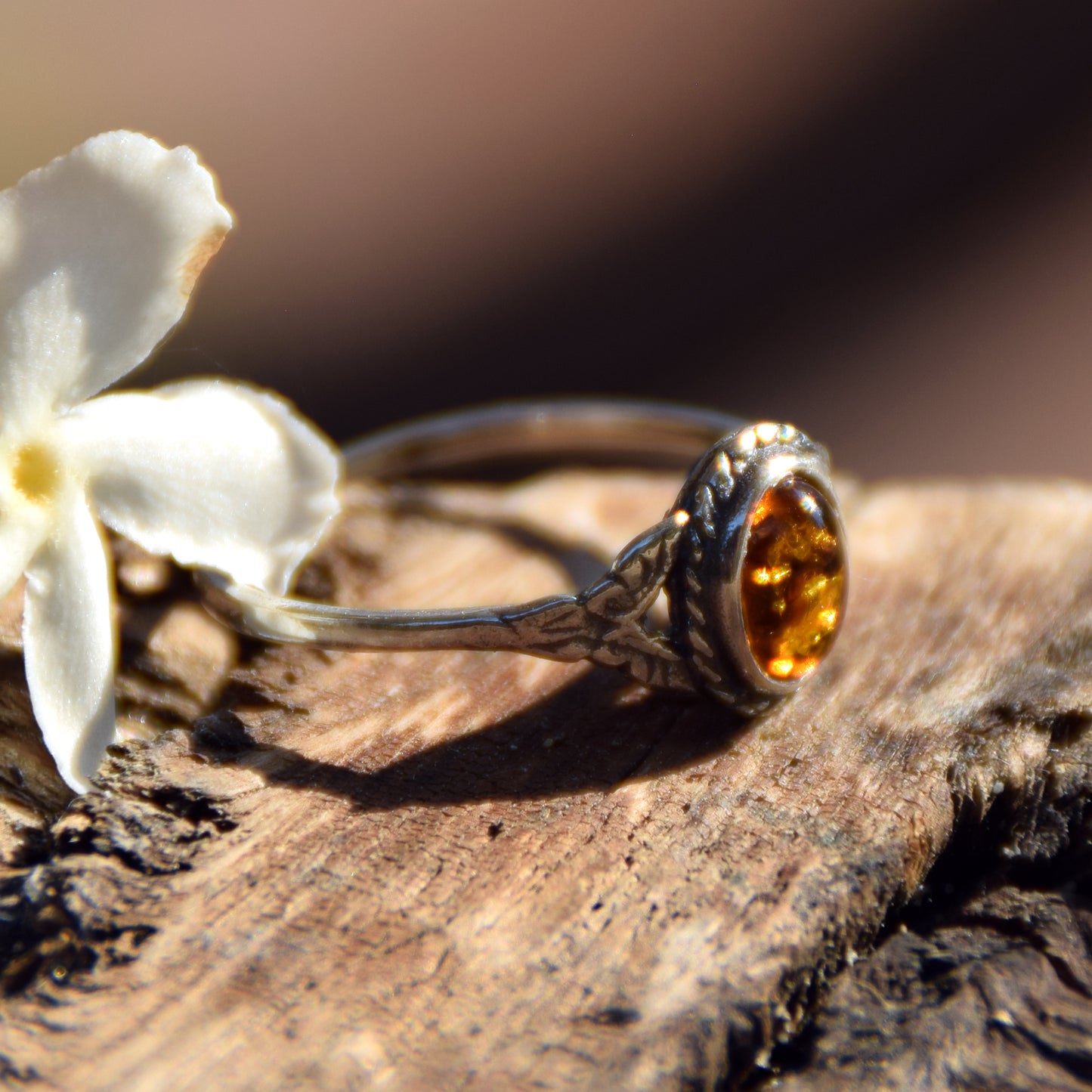Delicate vintage style ring in cognac-colored natural Amber and 925 Silver, MJ Baltica, BP151