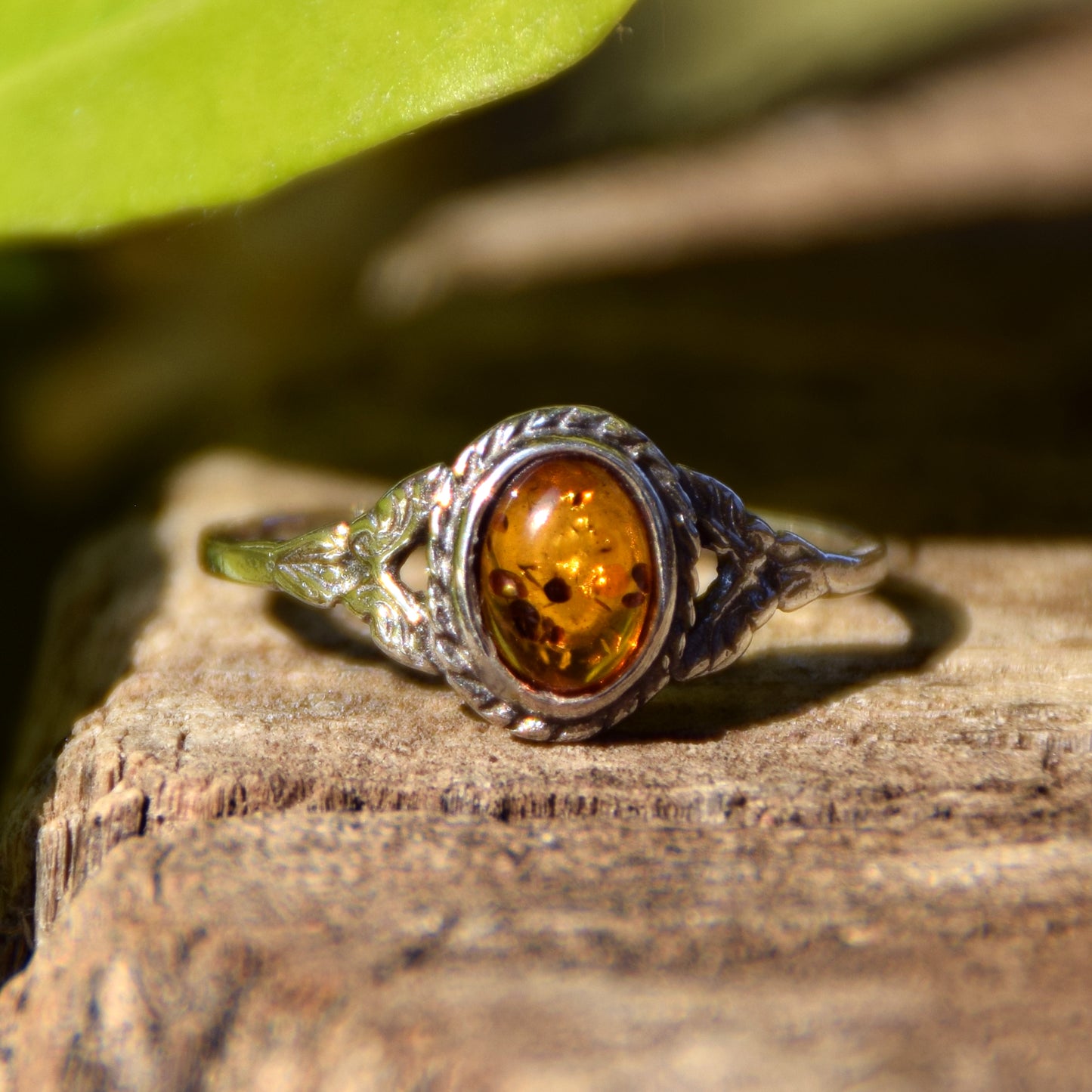 Delicate vintage style ring in cognac-colored natural Amber and 925 Silver, MJ Baltica, BP151