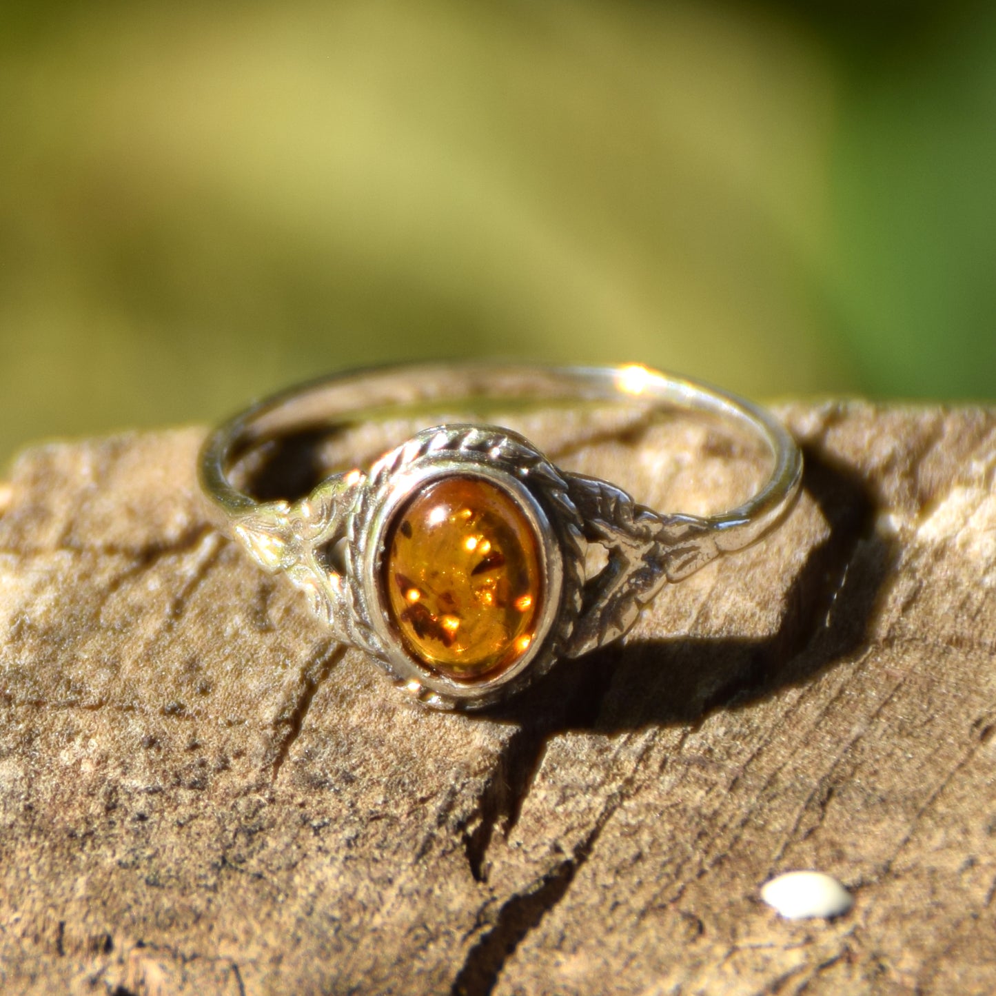 Delicate vintage style ring in cognac-colored natural Amber and 925 Silver, MJ Baltica, BP151