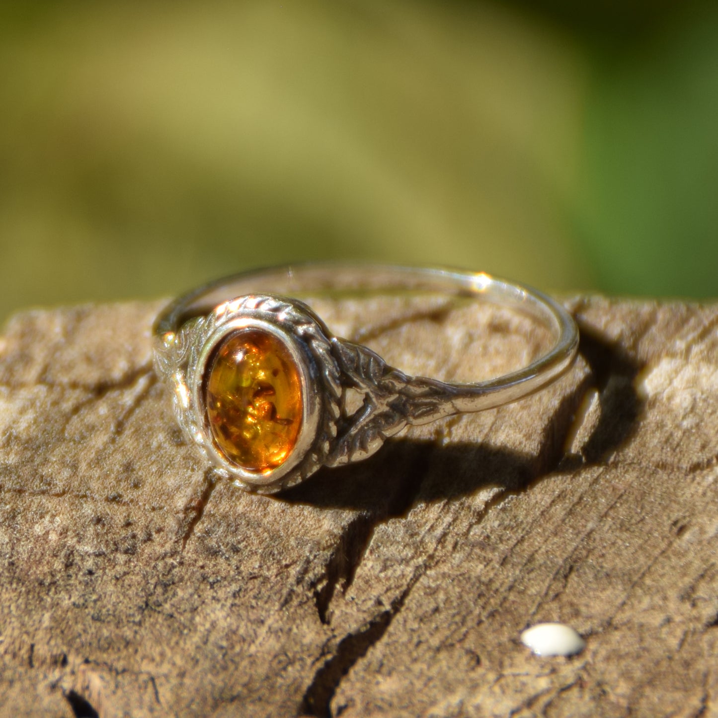 Delicate vintage style ring in cognac-colored natural Amber and 925 Silver, MJ Baltica, BP151