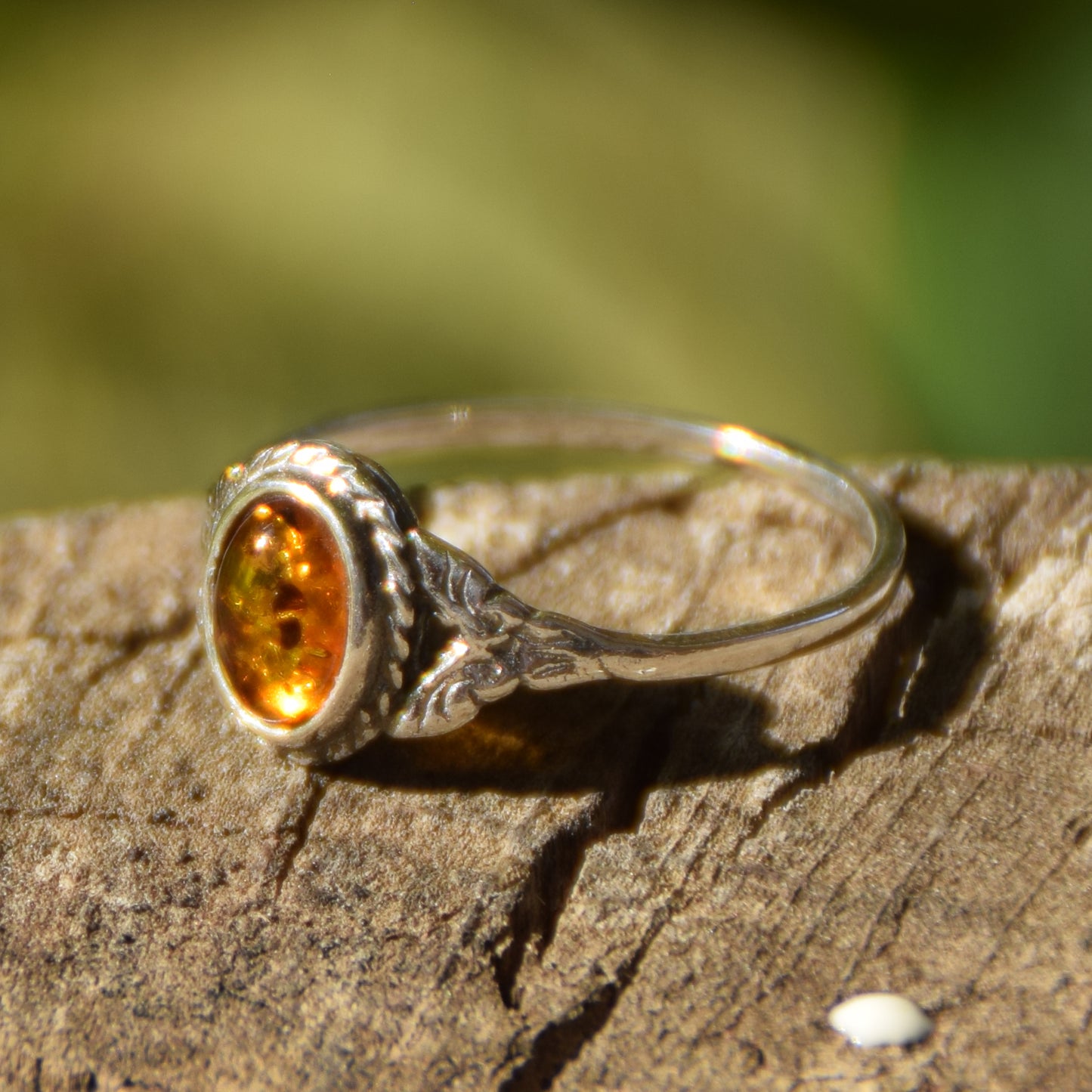 Delicate vintage style ring in cognac-colored natural Amber and 925 Silver, MJ Baltica, BP151