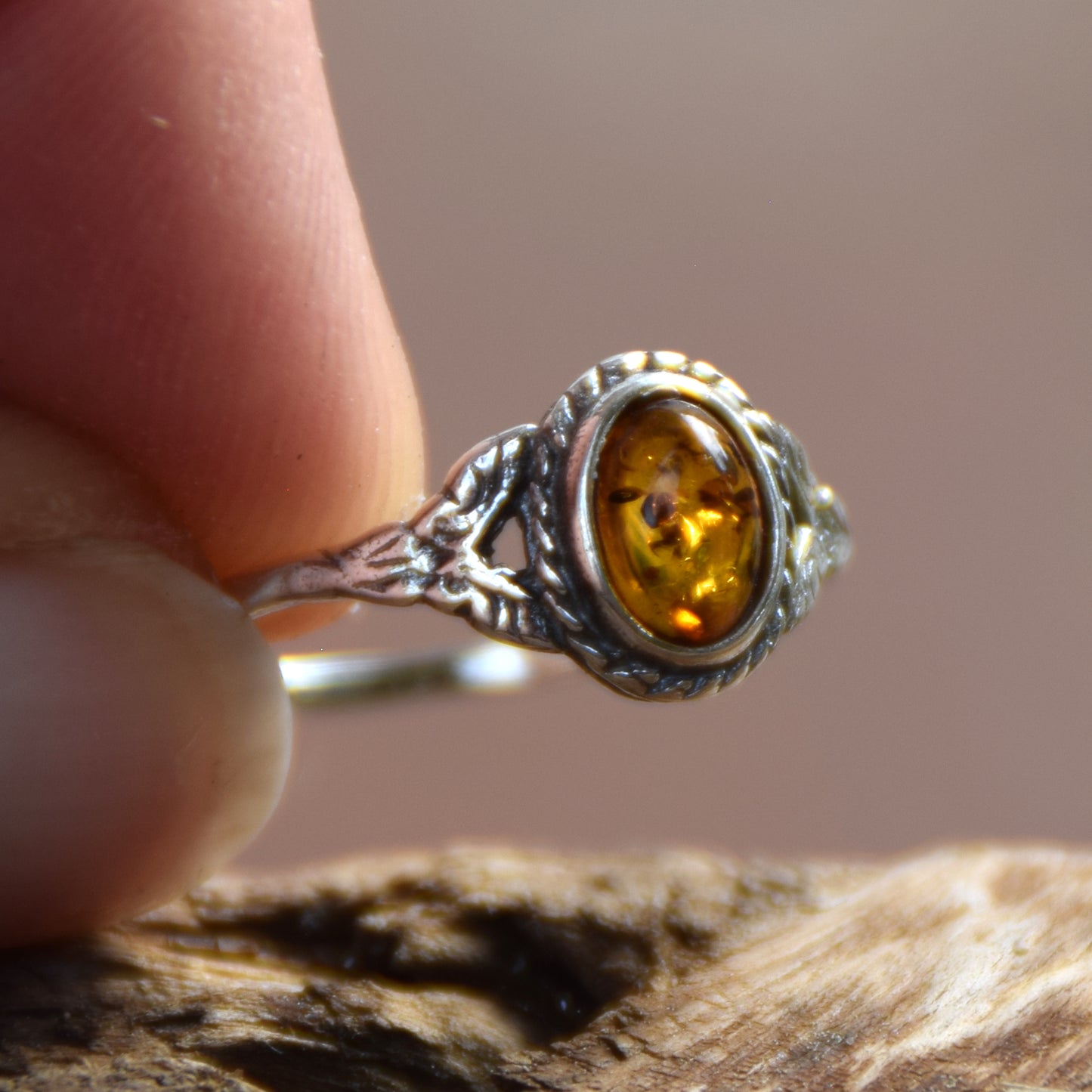 Delicate vintage style ring in cognac-colored natural Amber and 925 Silver, MJ Baltica, BP151