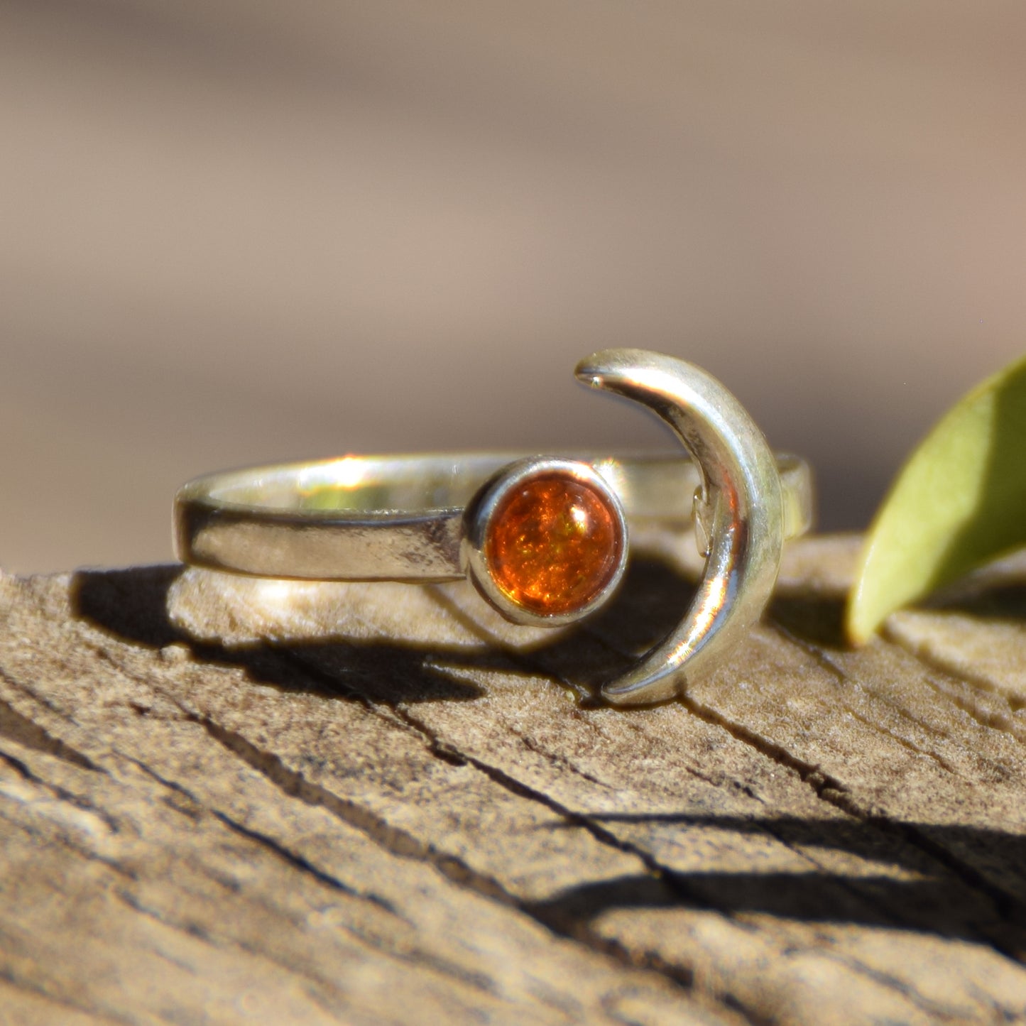 Anello regolabile con il sole e la luna in Ambra naturale color cognac e Argento 925, MJ Baltica, BP153