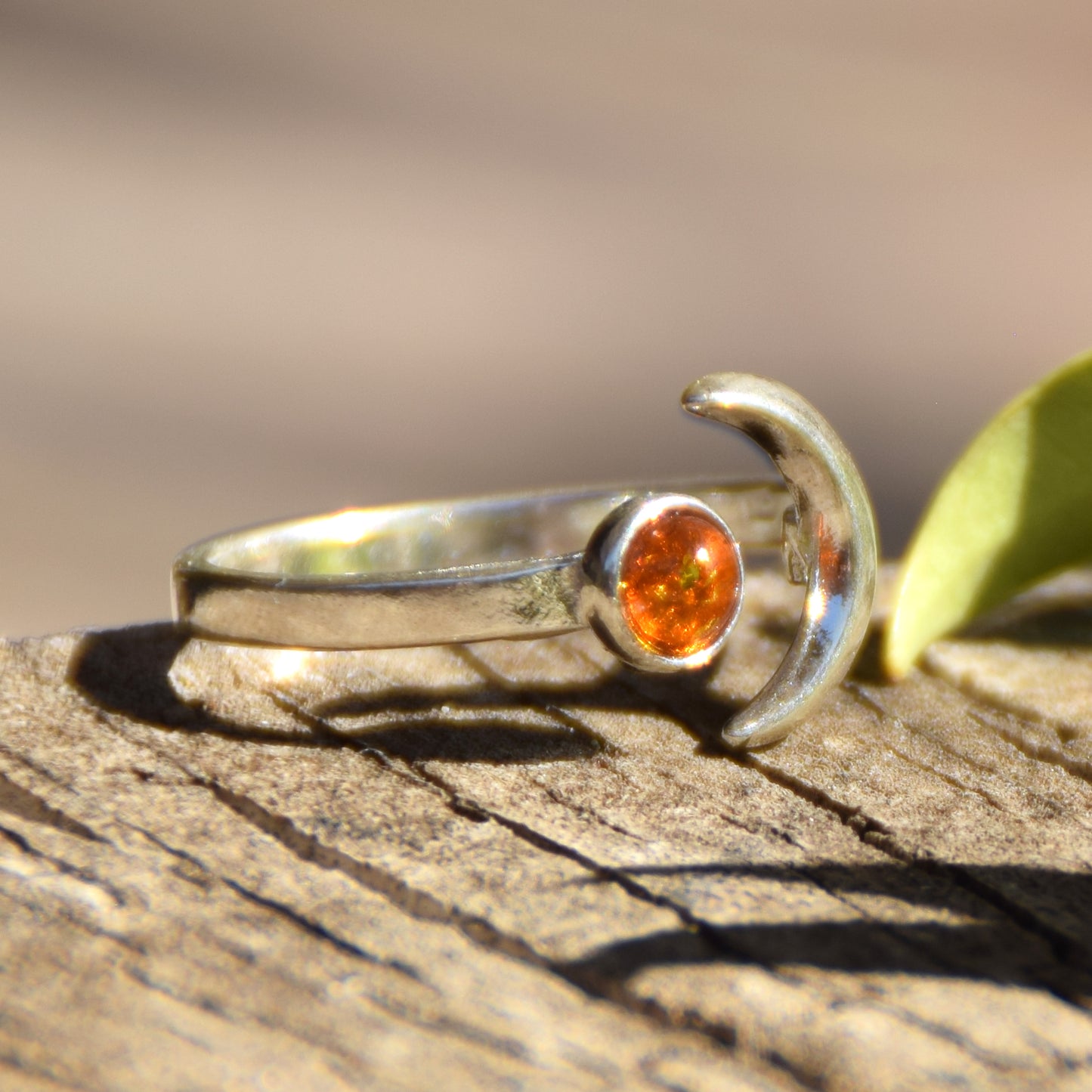 Anello regolabile con il sole e la luna in Ambra naturale color cognac e Argento 925, MJ Baltica, BP153