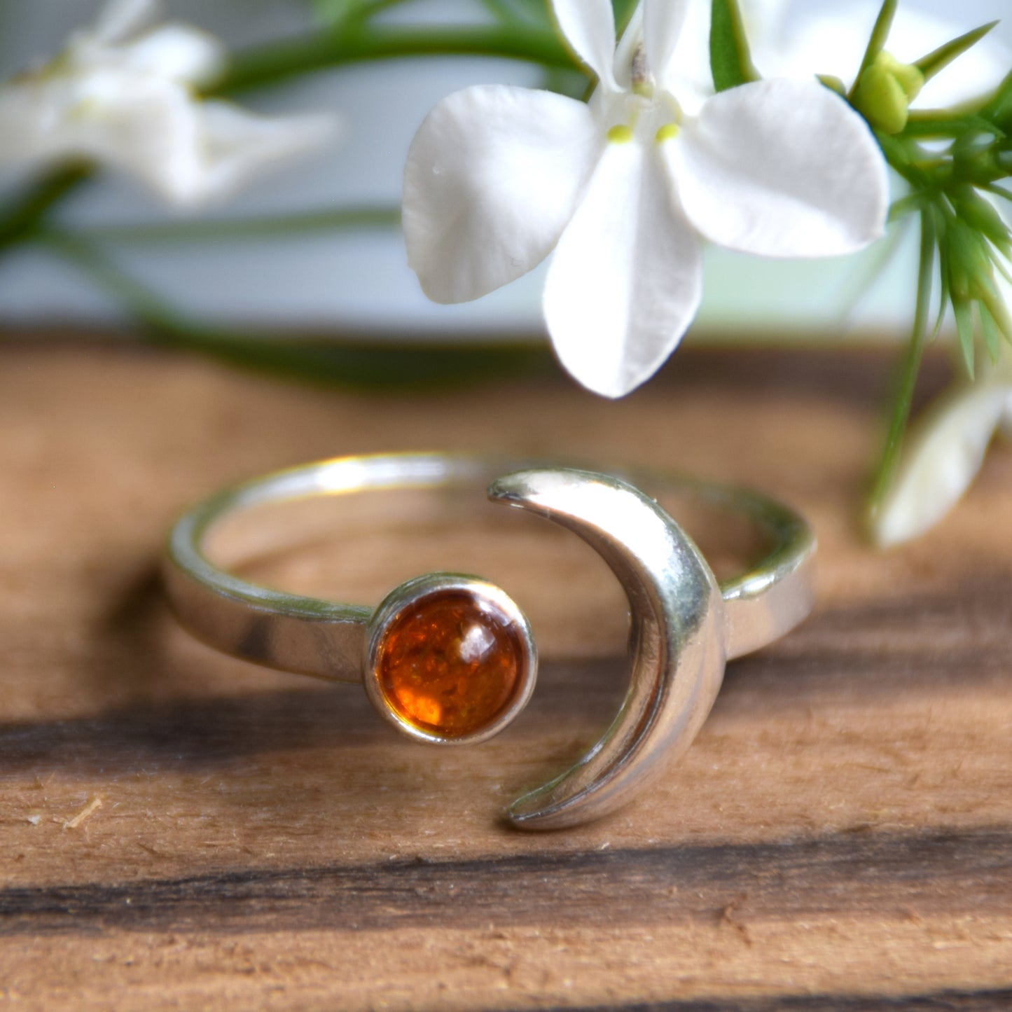 Anello regolabile con il sole e la luna in Ambra naturale color cognac e Argento 925, MJ Baltica, BP153