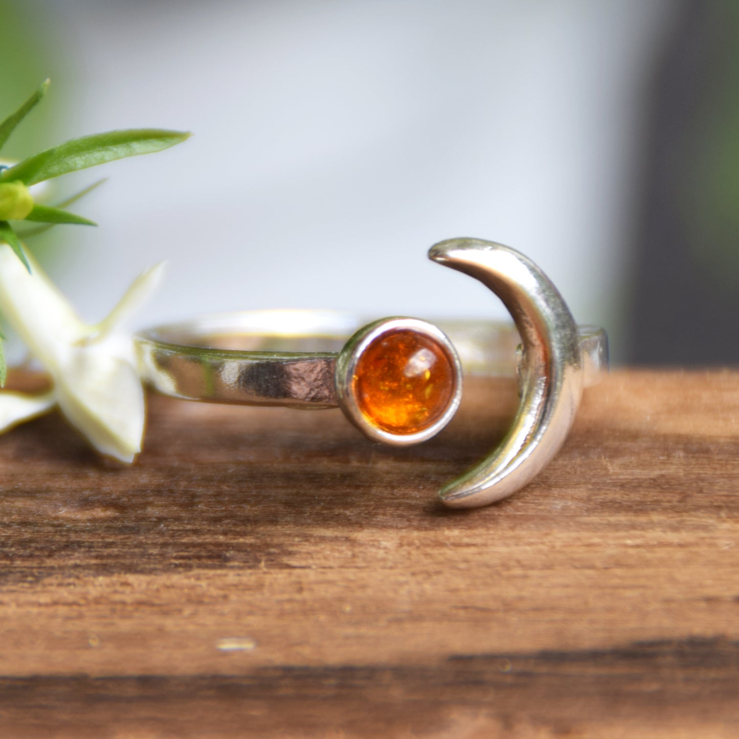 Anello regolabile con il sole e la luna in Ambra naturale color cognac e Argento 925, MJ Baltica, BP153