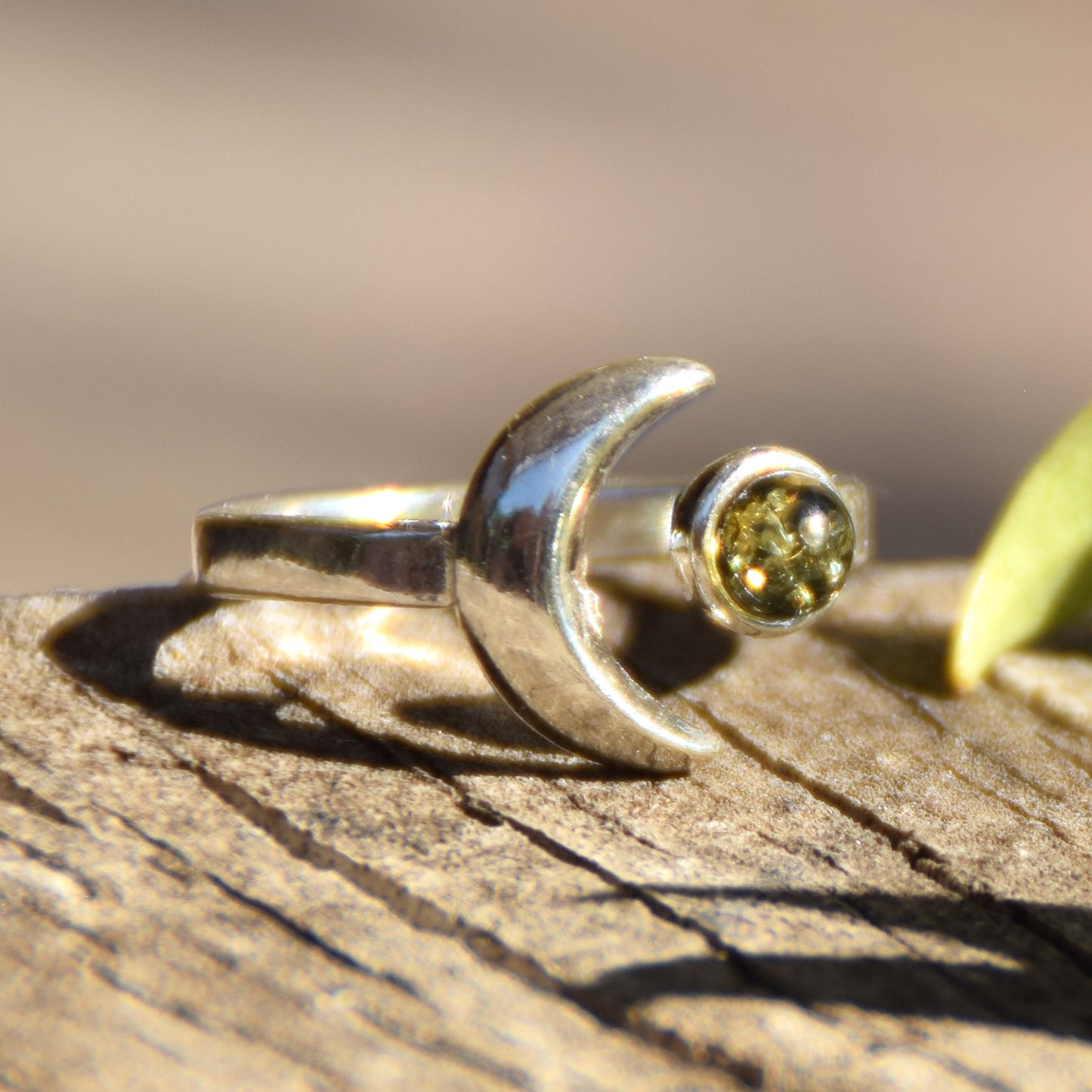 Anello regolabile con il sole e la luna in Ambra naturale color verde e Argento 925, MJ Baltica, BP154