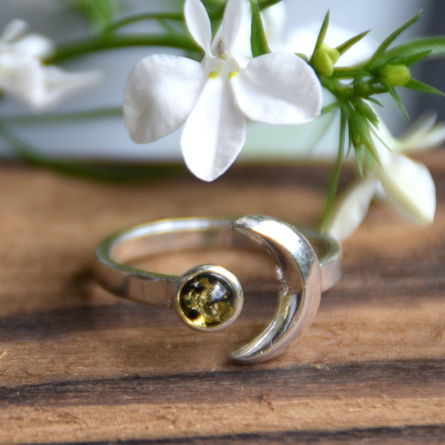 Anello regolabile con il sole e la luna in Ambra naturale color verde e Argento 925, MJ Baltica, BP154