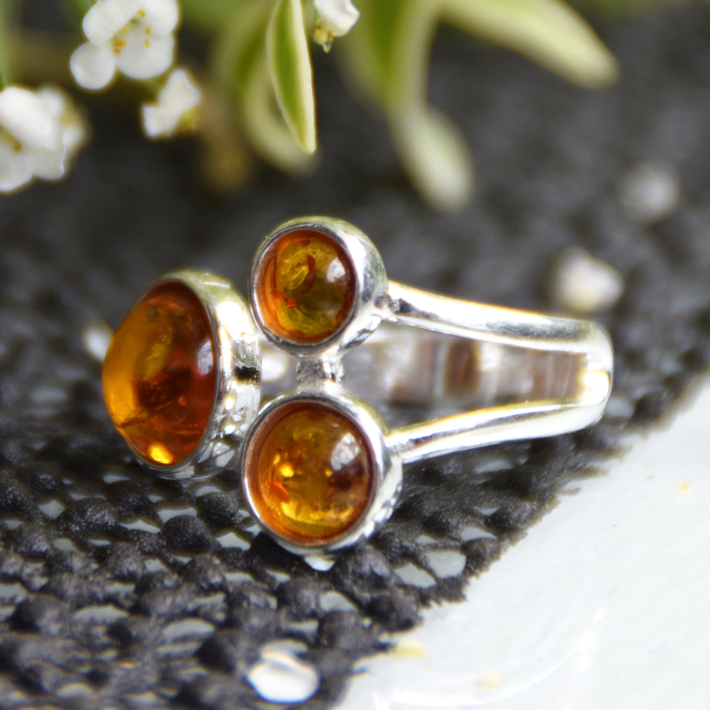 Anello regolabile con il mosaico di ambre in Ambra naturale color cognac e Argento 925, MJ Baltica, BP155