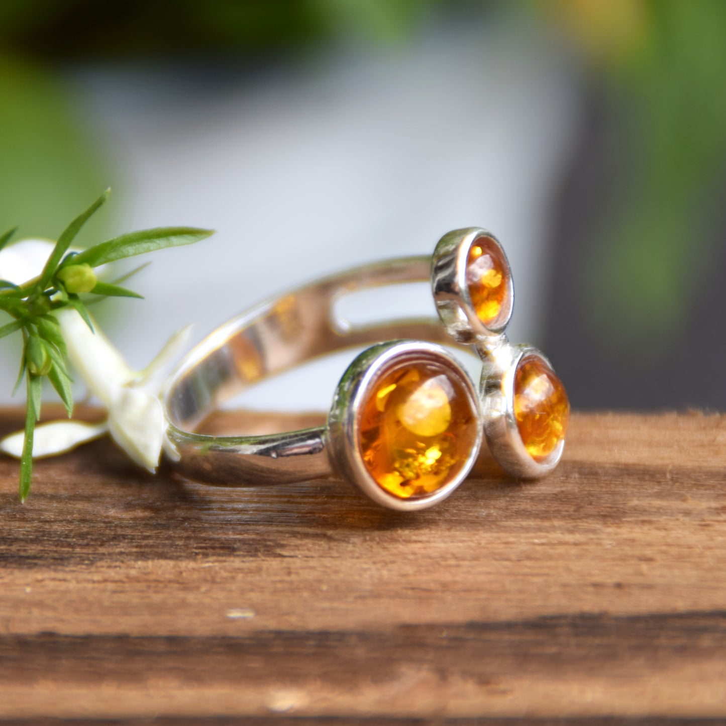 Anello regolabile con il mosaico di ambre in Ambra naturale color cognac e Argento 925, MJ Baltica, BP155