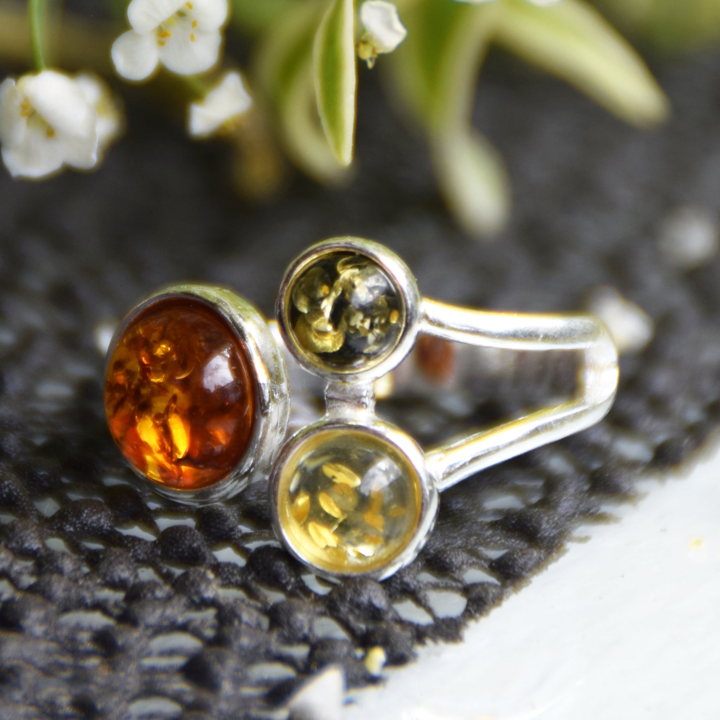 Anello regolabile con il mosaico di ambre in Ambra naturale di varie tonalità e Argento 925, MJ Baltica, BP156