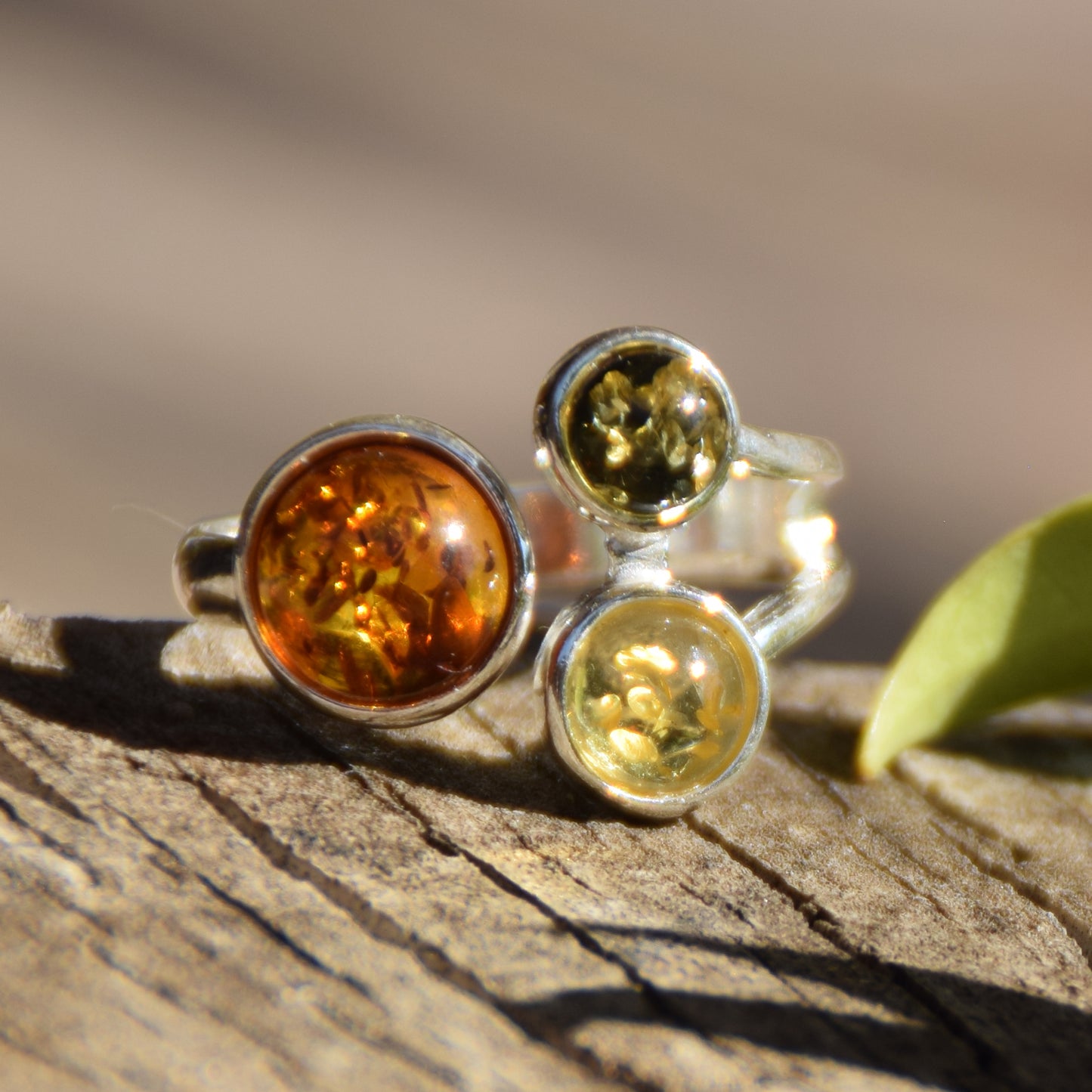 Anello regolabile con il mosaico di ambre in Ambra naturale di varie tonalità e Argento 925, MJ Baltica, BP156