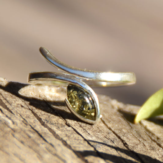 Elegante anello regolabile con la foglia di Ambra naturale color verde e Argento 925, MJ Baltica, BP158