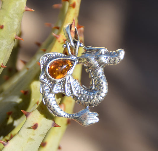 MJ Baltica, ciondolo, Ambra naturale Baltica, Argento 925, drago, dragone, artigianale, BW013