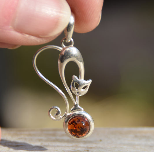 Bright pendant with cat in natural cognac-colored Amber and 925 Silver, MJ Baltica, BW033