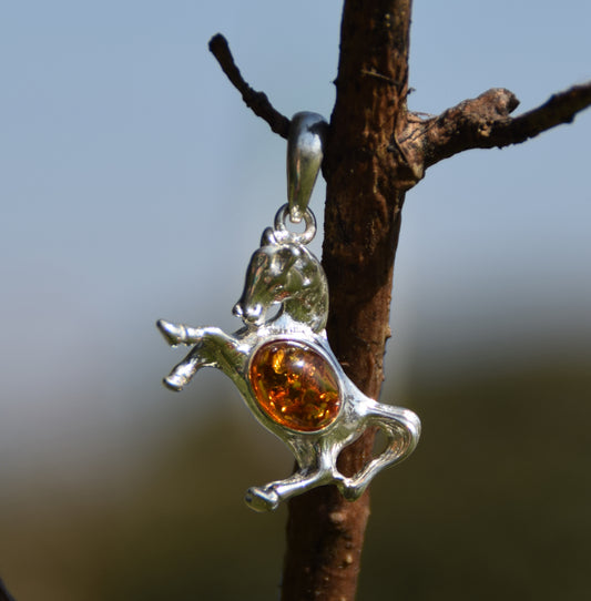 MJ Baltica, ciondolo, Ambra naturale Baltica, Argento 925, Cavallo, artigianale, perfetto, raffinato, BW039