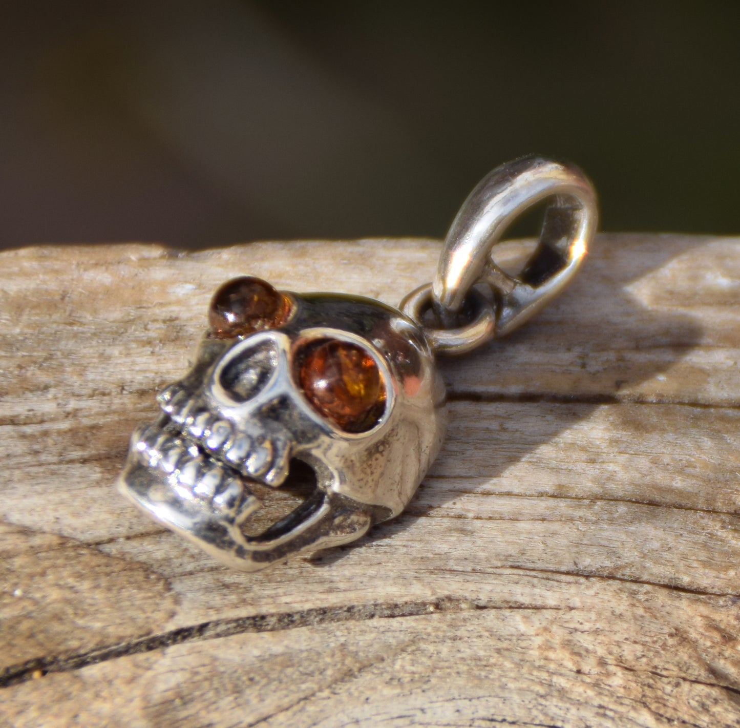 Skull pendant with natural cognac-colored Amber eyes and 925 Silver, MJ Baltica, BW051