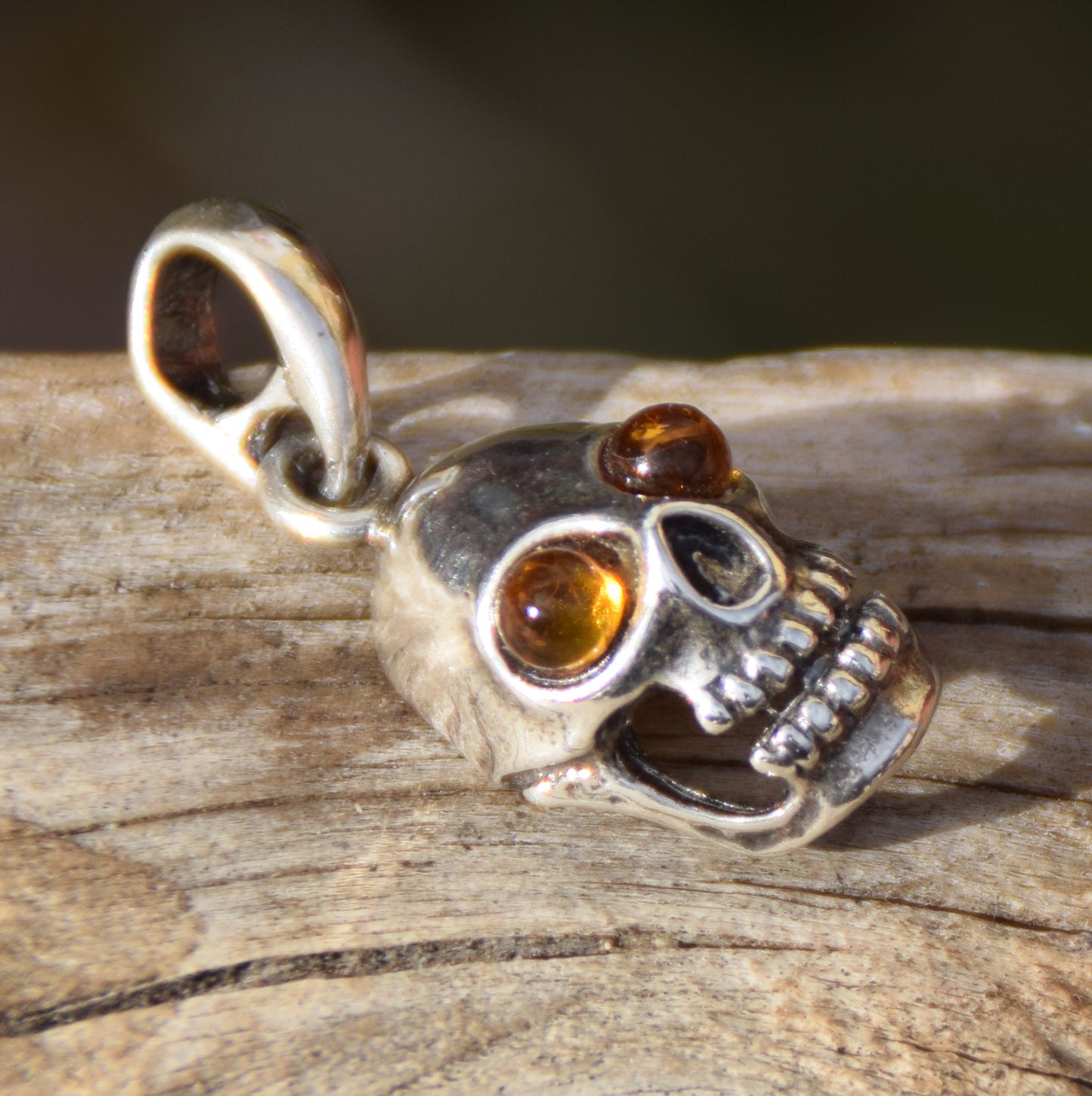 Skull pendant with natural cognac-colored Amber eyes and 925 Silver, MJ Baltica, BW051