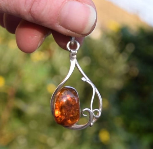 MJ Baltica, ciondolo, Ambra naturale Baltica, Argento 925, disegno astratto, BW087