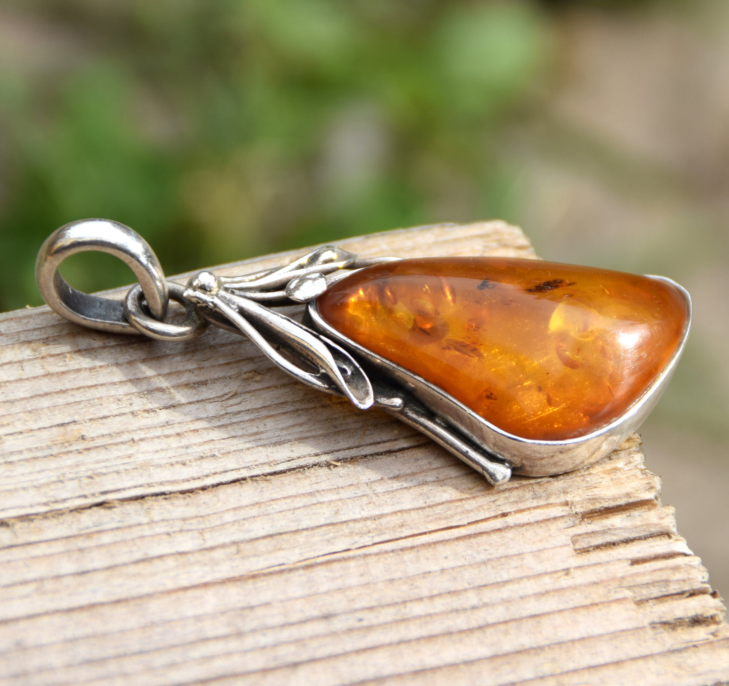 Important pendant with floral decoration in irregular cognac-colored natural Amber and 925 Silver, MJ Baltica, BW090