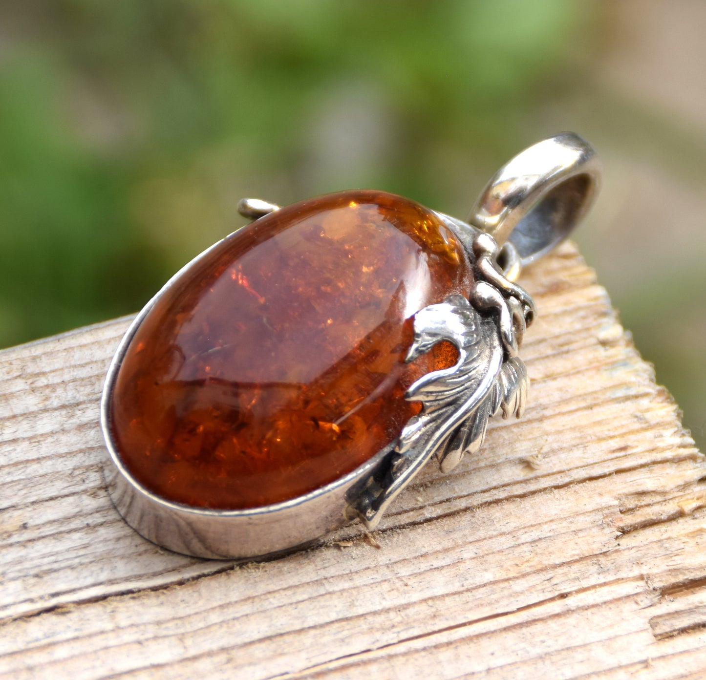 Classico grande ciondolo ovale in Ambra naturale color cognac e Argento 925, MJ Baltica, BW092