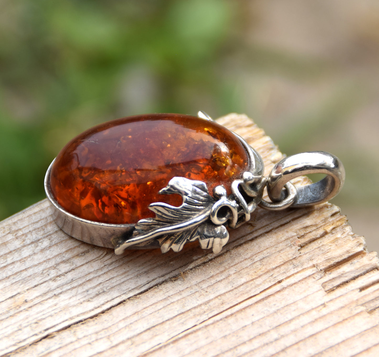 Classico grande ciondolo ovale in Ambra naturale color cognac e Argento 925, MJ Baltica, BW092