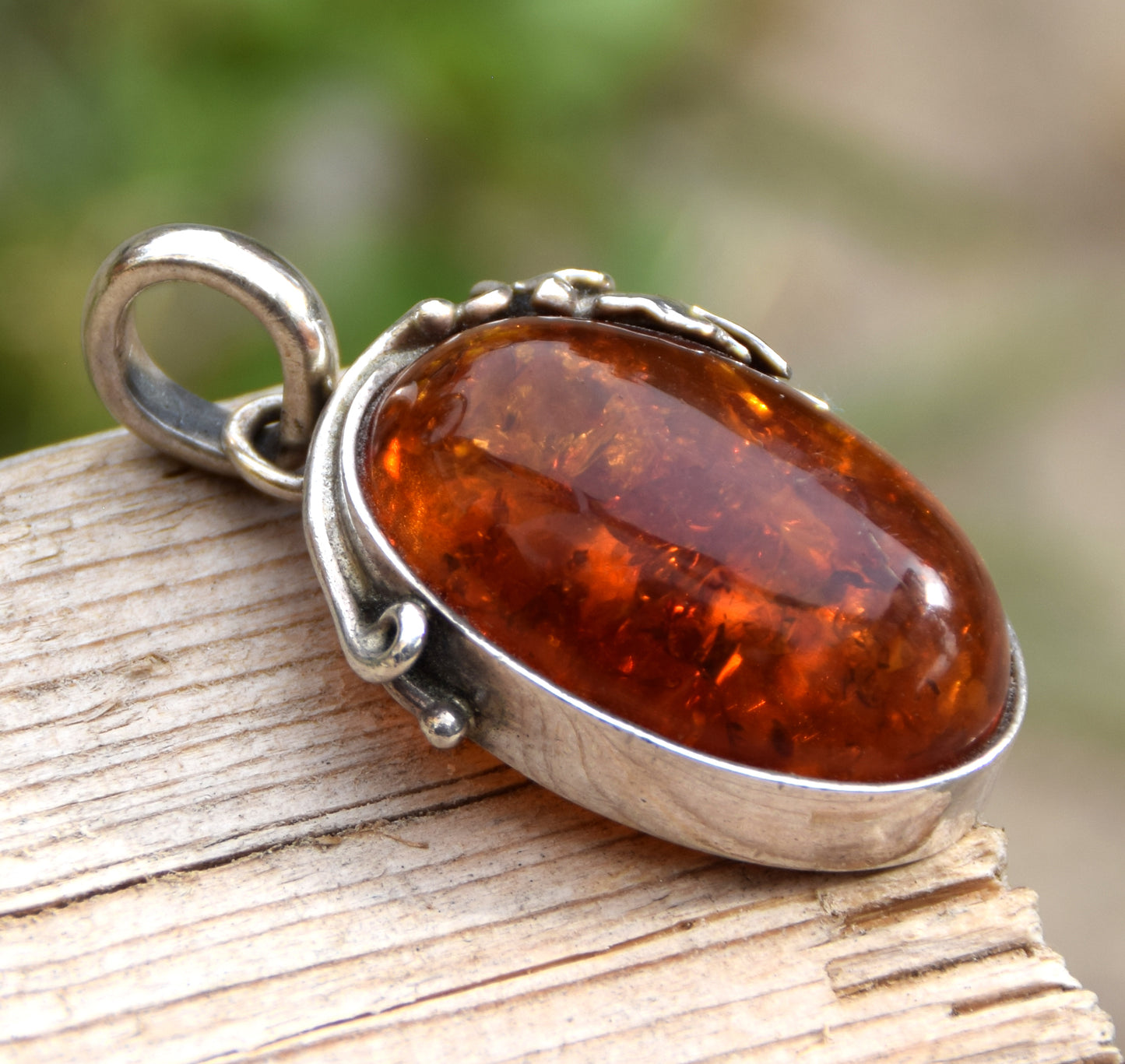 Classico grande ciondolo ovale in Ambra naturale color cognac e Argento 925, MJ Baltica, BW092