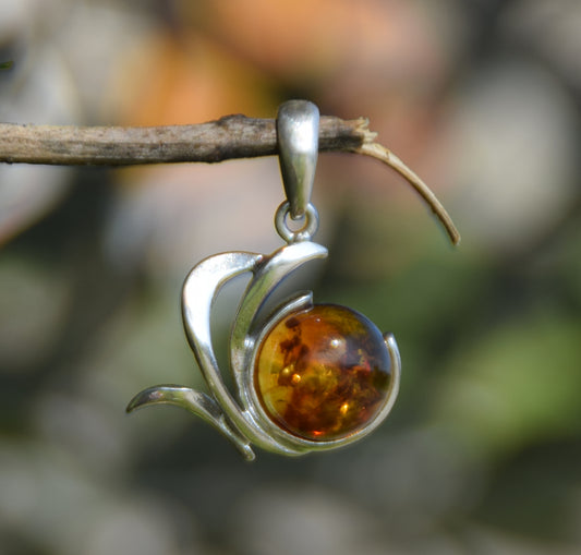 MJ Baltica, ciondolo, Ambra naturale Baltica, Argento 925, astratto, artigianale, delicato, BW149