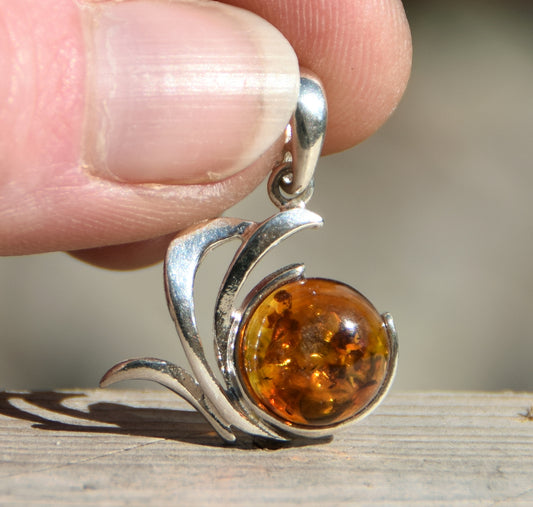 Bright pendant with natural cognac amber and 925 Sterling Silver, MJ Baltica, BW149