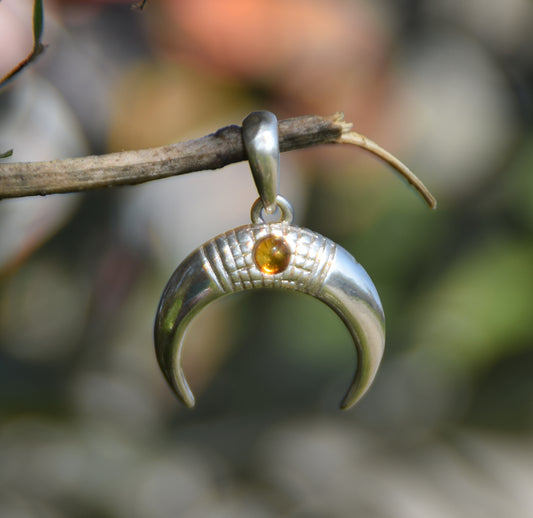 MJ Baltica, ciondolo, Ambra naturale Baltica, Argento 925, luna, india, artigianale, delicato, BW153