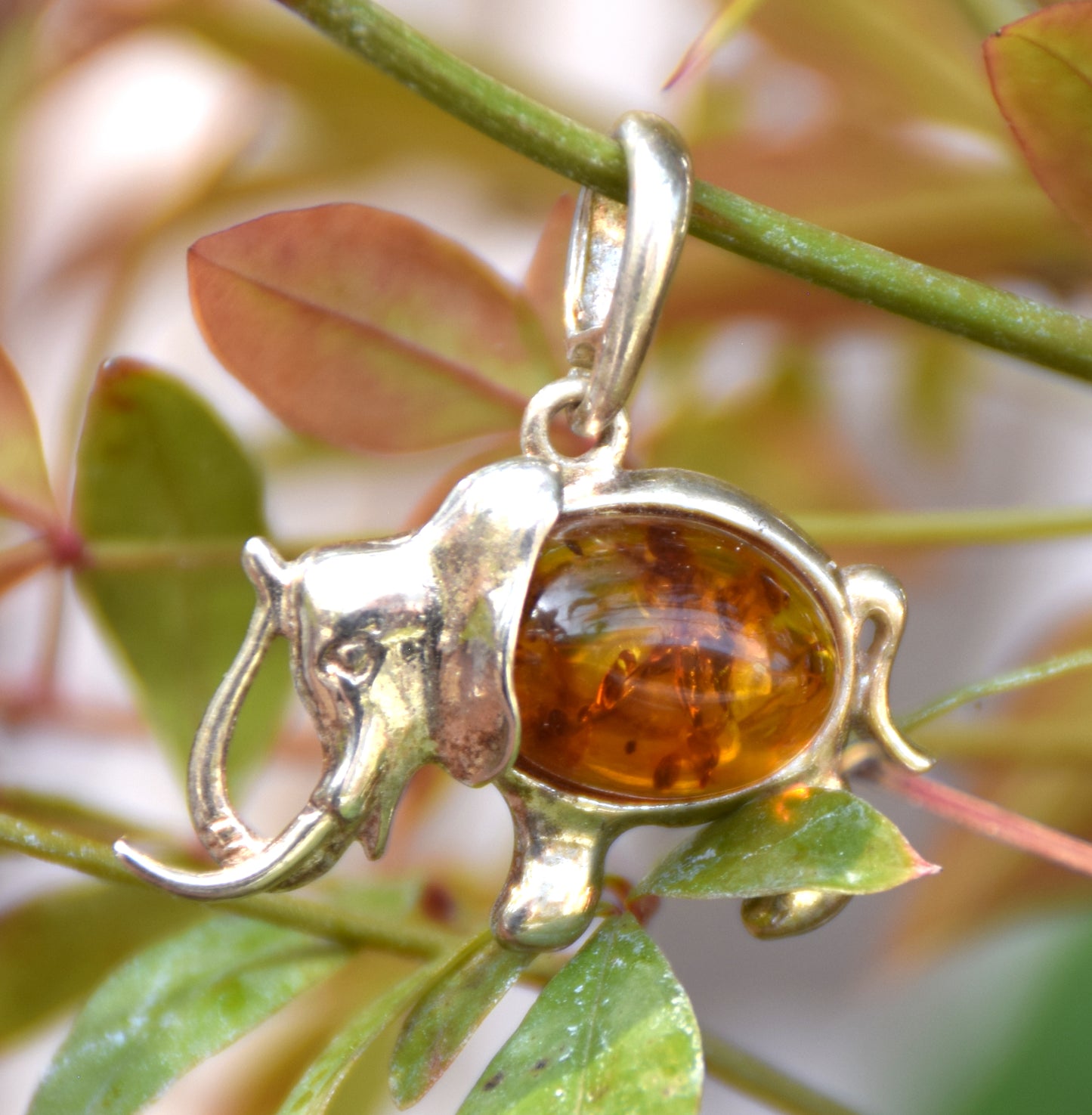 Großer Glückselefant-Anhänger aus naturfarbenem Cognac-Bernstein und 925er Silber, MJ Baltica, BW160