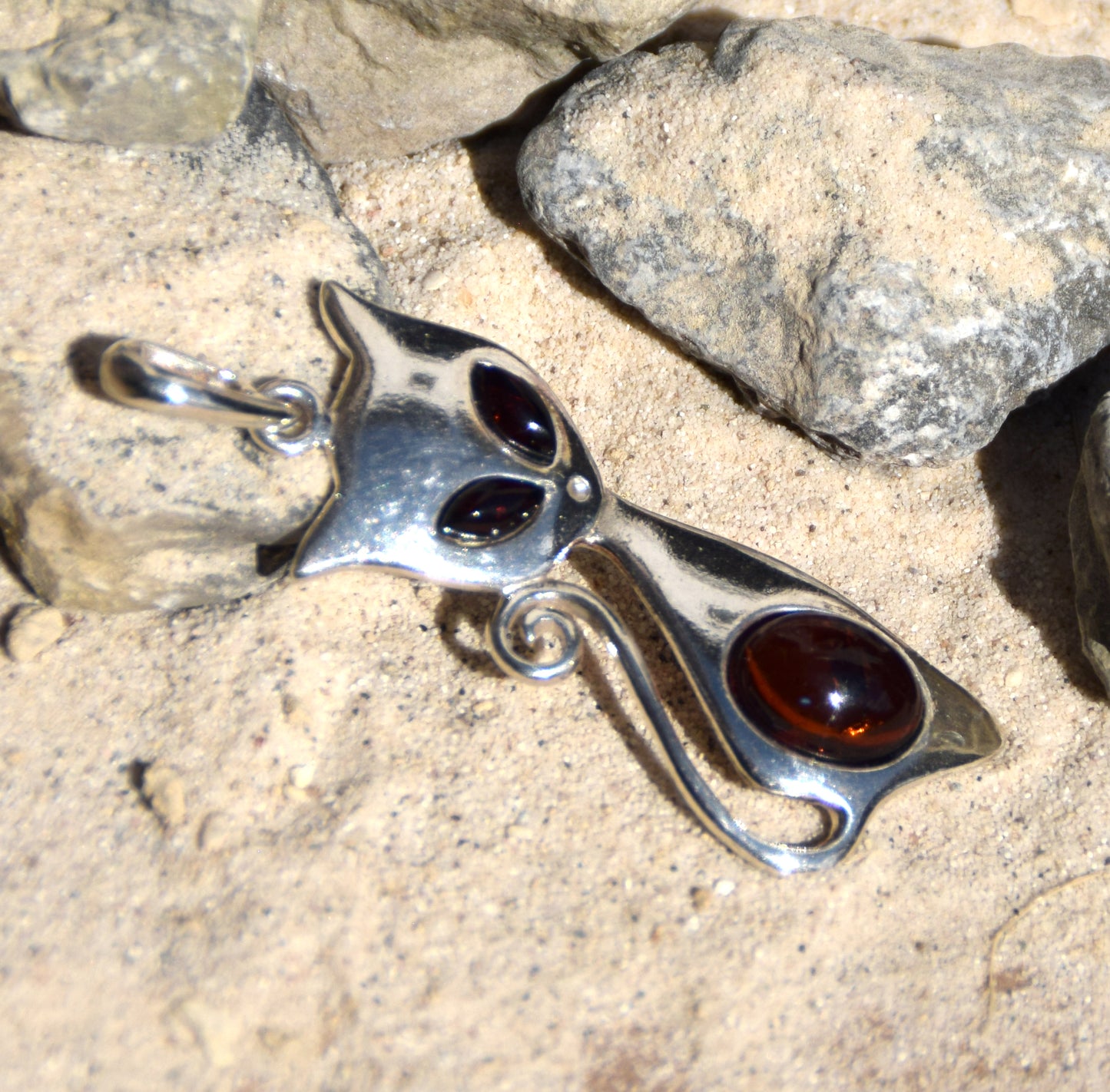 Luminous pendant with cat in natural brown Amber and 925 Silver, MJ Baltica, BW191