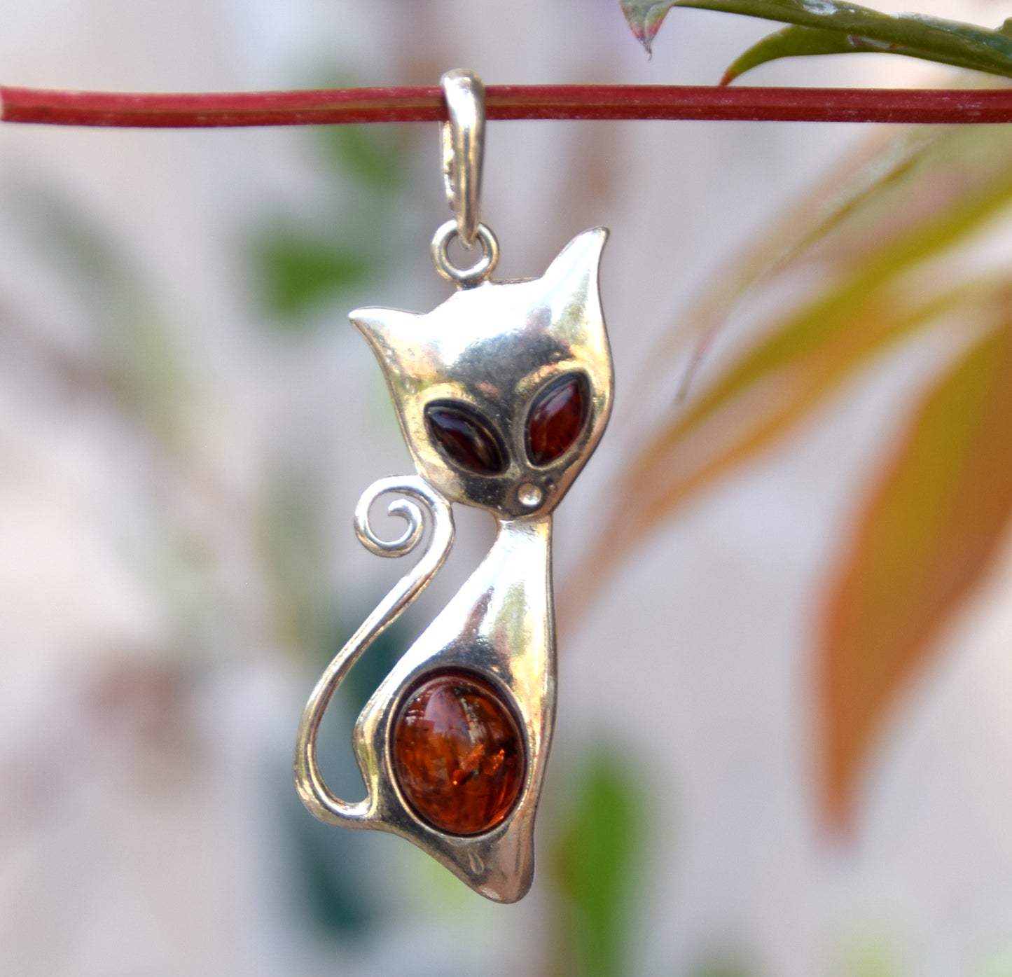 Luminous pendant with cat in natural brown Amber and 925 Silver, MJ Baltica, BW191