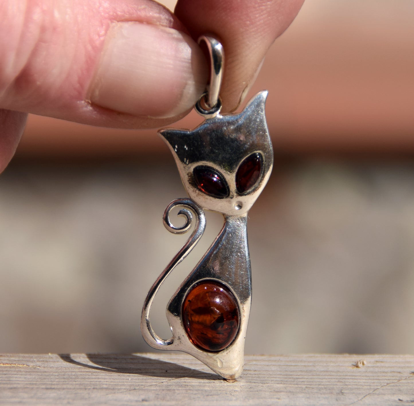 Luminous pendant with cat in natural brown Amber and 925 Silver, MJ Baltica, BW191