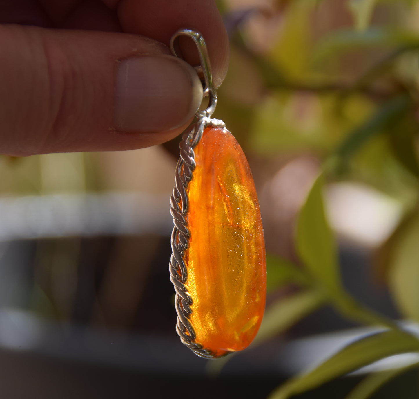Large oval pendant with cognac-colored natural amber and 925 silver, MJ Baltica, BW202