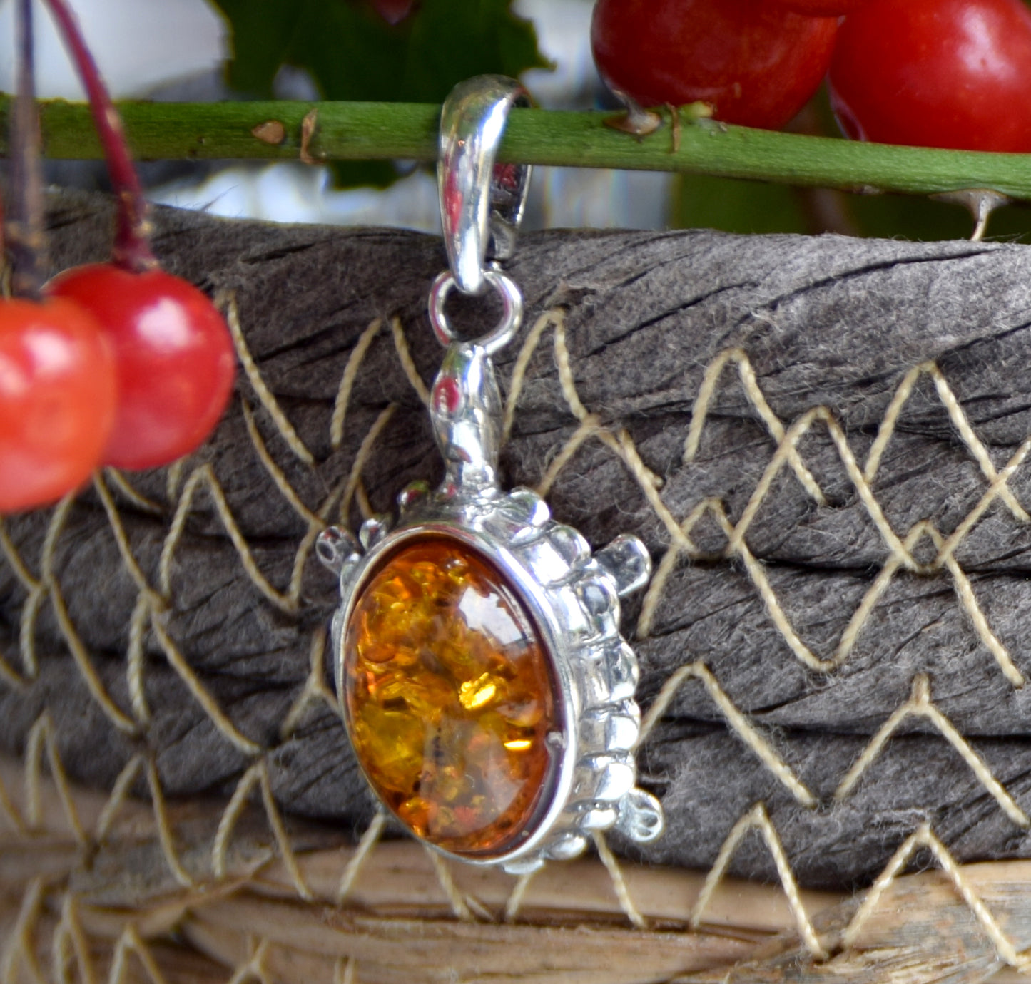 Bright pendant with a turtle in natural cognac brown Amber and 925 Silver, MJ Baltica, BW238
